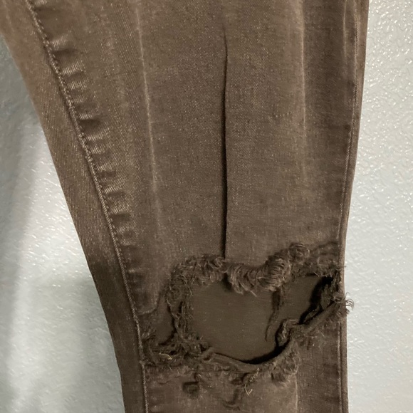 Lucky Brand women’s black distressed jeans size 6/28 R - Picture 8 of 9